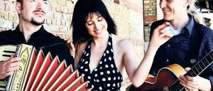 Swingender Jazz. Das Trio 67 um Christiane Hagedron bewegt sich mit seinem Programm „Paris-Warschau“ zwischen französischen, jiddischen, polnischen Chansons und Gipsy-Swing. Am Samstag finden insgesamt neun Konzerte statt – zum Preis von zehn Euro.
