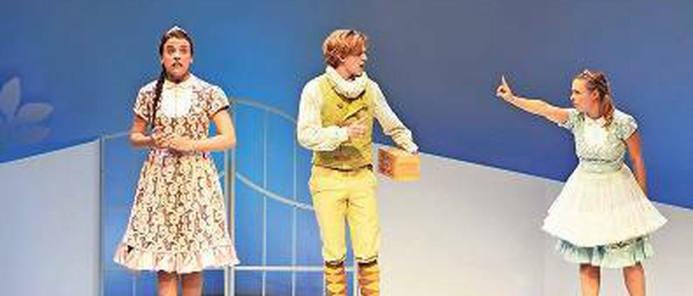 Wunsch nach Normalität. Die drei Königskinder Elaine Cameron (Eugenie), Johannes Heinrichs (Eugene), Nora Decker (Desirée).