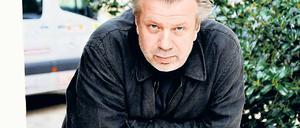 Die weggeknickte Vätergeneration. Tobias Wellemeyer sieht darin einen Grund für die Rechtsradikalität in ostdeutschen Ländern. Nicht nur als Theatermacher, auch in seiner eigenen Familie erlebte er alsbald die Widersprüche der deutschen Einheit.