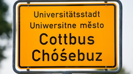 In Cottbus kam es zu einem Aufmarsch vor einer Asylunterkunft in Cottbus am vergangenen Freitag. Nun ermittelt der Staatsschutz.