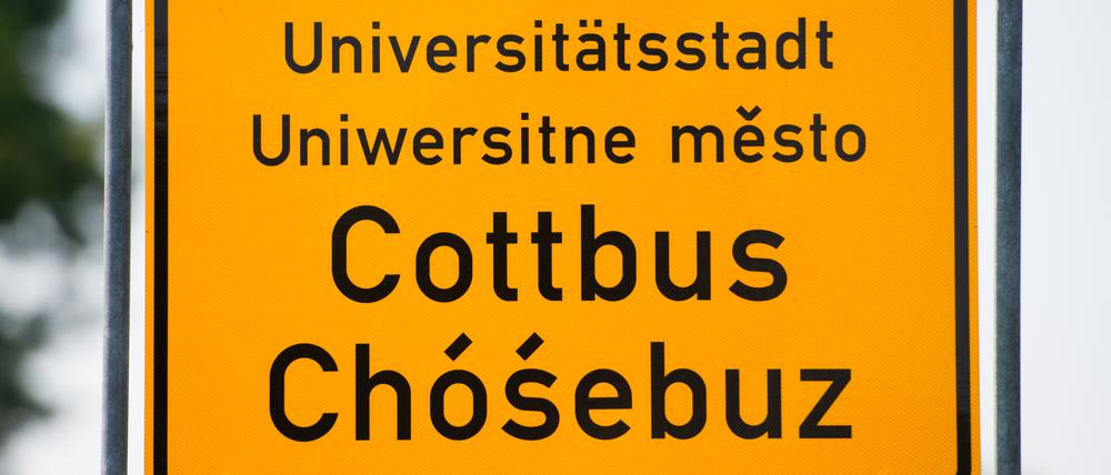 In Cottbus kam es zu einem Aufmarsch vor einer Asylunterkunft in Cottbus am vergangenen Freitag. Nun ermittelt der Staatsschutz.