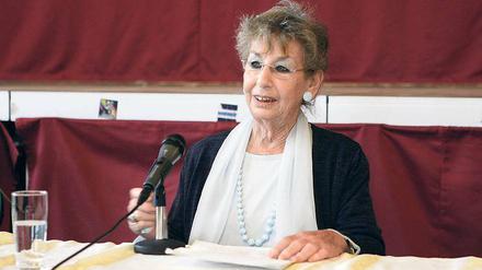 Bewegende Geschichte. Die Holocaust-Überlebende Nili Goren (82) berichtete Schülern des Einstein-Gymnasiums von ihrer Kindheit im besetzten Holland.