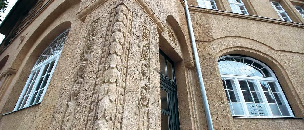 Zarter Schmuck. Die Jugendstil-Ornamente am heutigen Ärztehaus.