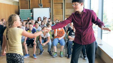 Auf die Bühne. Für eine Opernaufführung proben Drewitzer Schüler zusammen mit Mitarbeitern der Kammerakademie. Die Premiere in diesem Jahr ist für den Dezember geplant.