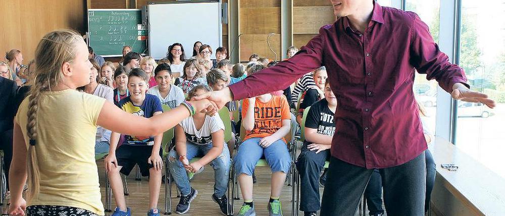 Auf die Bühne. Für eine Opernaufführung proben Drewitzer Schüler zusammen mit Mitarbeitern der Kammerakademie. Die Premiere in diesem Jahr ist für den Dezember geplant.