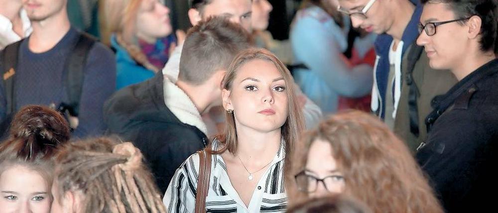 Mindestens 500 der insgesamt rund 620 Studienanfänger der Fachhochschule Potsdam sind am Montag zur Begrüßung ins Hans Otto Theater in die Schiffbauergasse gekommen.