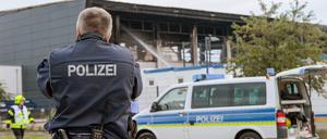 Eine neue Sporthalle in Nauen, in der 100 Flüchtlinge untergebracht werden sollten, brannte Ende August nieder.