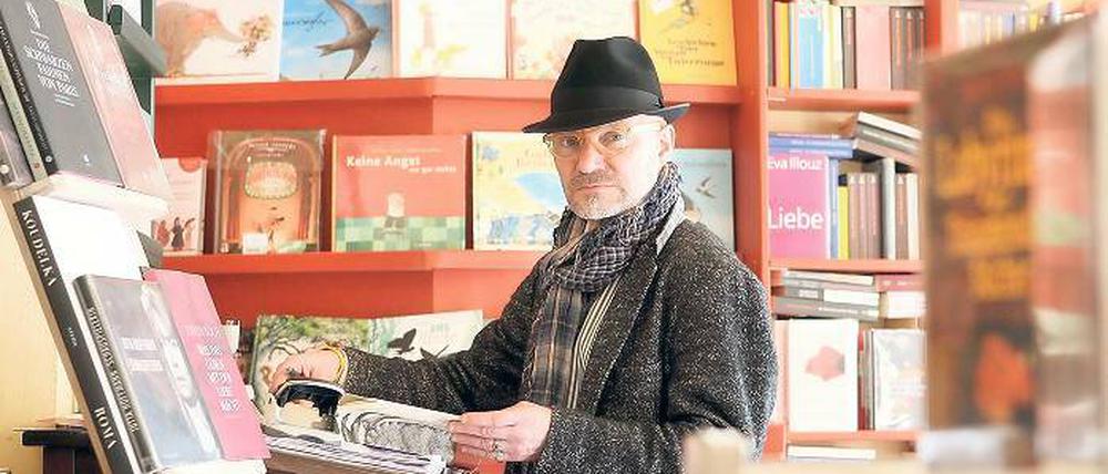 Carsten Wist an seinem Arbeitsplatz im Literaturladen. „Jede Stadt bekommt den Buchladen, den sie verdient“, ist sein Lieblingsspruch.