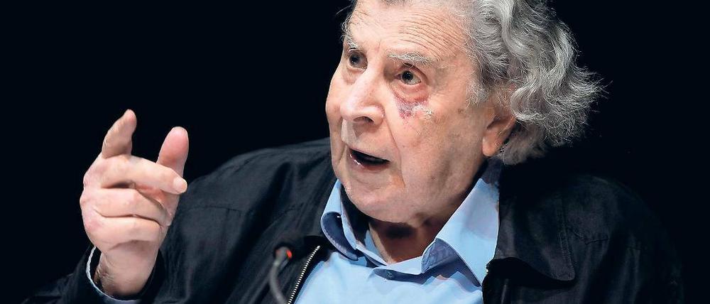 Gefeierter Held. In Griechenland ist „Canto General“-Komponist Mikis Theodorakis ein Star. Jetzt holt Christiane Heinke sein Werk nach Kleinmachnow.