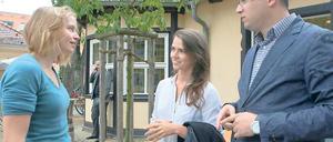 Stets wachsam. Sophie Schriever, Olesya Yaremchuk und Aharon Hayrapetyan (v.l.n.r.) kämpfen in ihren Ländern mit unterschiedlichen Arbeitsvoraussetzungen