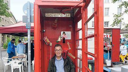 Englishman in Berlin. Michael Hughes am Fehrbelliner Platz.