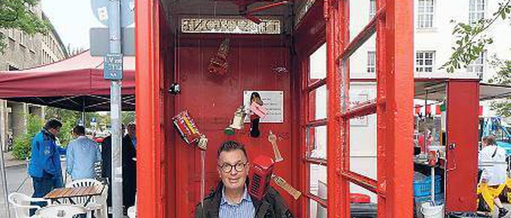 Englishman in Berlin. Michael Hughes am Fehrbelliner Platz.
