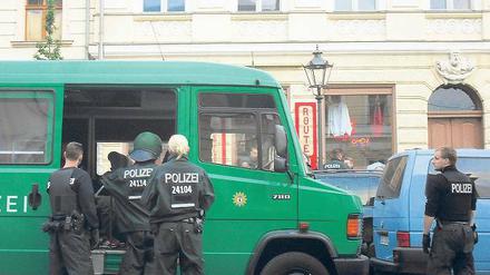 Nicht noch einmal: Eine der Polizeiaktionen in der Hells-Angels-Bar.
