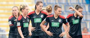 Die Spielerinnen von Turbine Potsdam stehen mit ihrem Team momentan nur auf Tabellenplatz zehn.