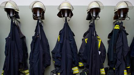 Vor allem Berufsfeuerwehrleute in Brandenburg sollen sich an an den "Parolen mit fremdenfeindlichem Hintergrund" beteiligt haben.