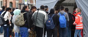 Eisenhüttenstadts Bürgermeisterin Dagmar Püschel fordert angesichts chaotischer Zustände bessere Organisation vonseiten des Landes Brandenburg.