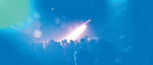 In der Partyzone. Vieles war möglich im Berlin der Wendezeit. Daran möchte eine neue Stadtführung nun erinnern. Natürlich fehlen auch das Berghain und das RAW-Gelände nicht auf der Tour.