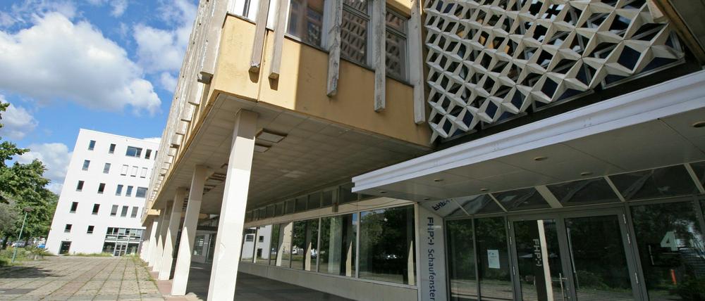 Das Schaufenster der Fachhochschule am Alten Markt wird von der Stadt als mögliche Unterkunft für Asylbewerber geprüft.