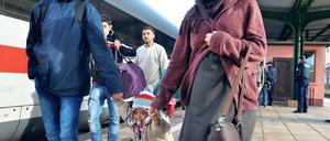 Aus Ungarn über München kamen rund 900 syrische Flüchtlinge mit einem Zug in der Erstaufnahmeeinrichtung in Eisenhüttenstadt an.