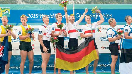 Feiern wie die Weltmeister. Hans Gruhne (r.) bei der Siegerehrung.