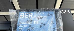 Bodenständig. 1190 Tage sind seit dem verpassten Eröffnungstermin im Juni 2012 vergangen. Seither haben sich mit den Aufgaben an der vermurksten Baustelle eine Menge Fragen aufgetürmt, die der parlamentarische Untersuchungsausschuss klären will.