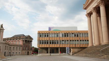 Die Fachhochschule Potsdam soll abgerissen werden. Das will die Initiative "Potsdamer Mitte neu denken" verhindern.