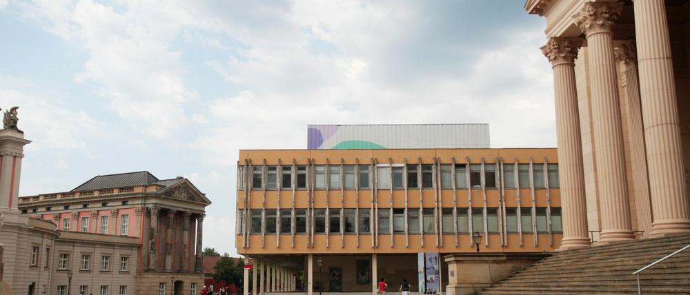 Die Fachhochschule Potsdam soll abgerissen werden. Das will die Initiative "Potsdamer Mitte neu denken" verhindern.