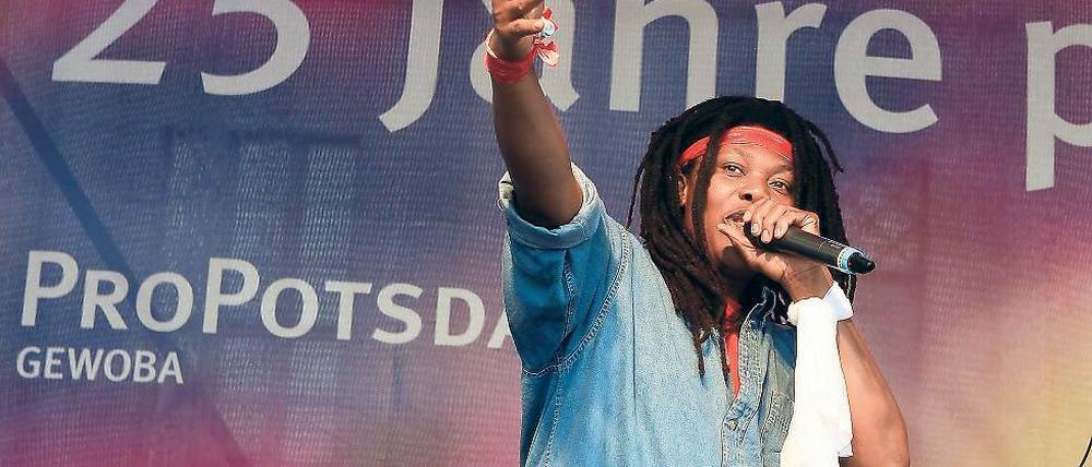 Ausgelassen trotz Regen. Mc Kaki and the Popjam beim Gewoba-Fest.