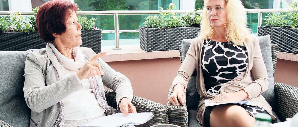 Es läuft nicht alles rund. Karin Genrich (li.) und Beate Fernengel (re.) machen sich Sorgen um die zukünftige Entwicklung Potsdams.