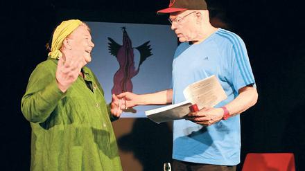 Schauspielerin Christiane Ziehl und Regisseur Rosa von Praunheim würden sich freuen, wenn die Altersheime ihre Bewohner in das Stück „Nacktbadestrand“ schickten.