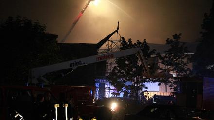 Im Filmstudio Babelsberg hat es am Samstagabend gebrannt, die Löscharbeiten dauerten fünf Stunden an.