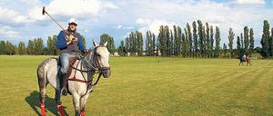 „Polo macht süchtig“, sagt Moritz Gädeke vom Preußischen Polo &amp; Country Club in Phöben. Der Veranstalter des Maifeld Cups versteht sich auch als Botschafter des Sports.