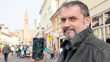 Uwe Reinhardt aus Potsdam begann mit dem Spiel Ingress, weil der Arzt ihm nach einer Lungenentzündung Bewegung an frischer Luft empfohlen hatte.