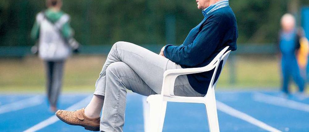 Für seine letzte Saison will es sich Bernd Schröder auf dem Trainerstuhl beim 1. FFC Turbine Potsdam einrichten – allerdings alles andere als bequem.