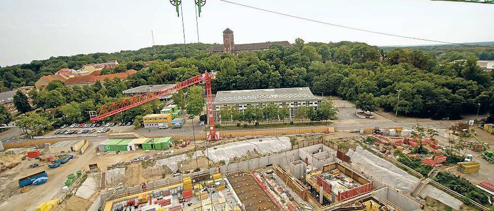 Das Bad am Brauhausberg in Potsdam wächst. Im November soll der Rohbau fertig sein.