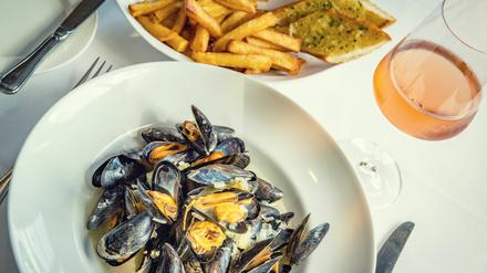 So schmeckt der Sommer: Für die Zubereitung der Miesmuscheln bedarf es gar nicht vieler Zutaten oder viel Zeit.