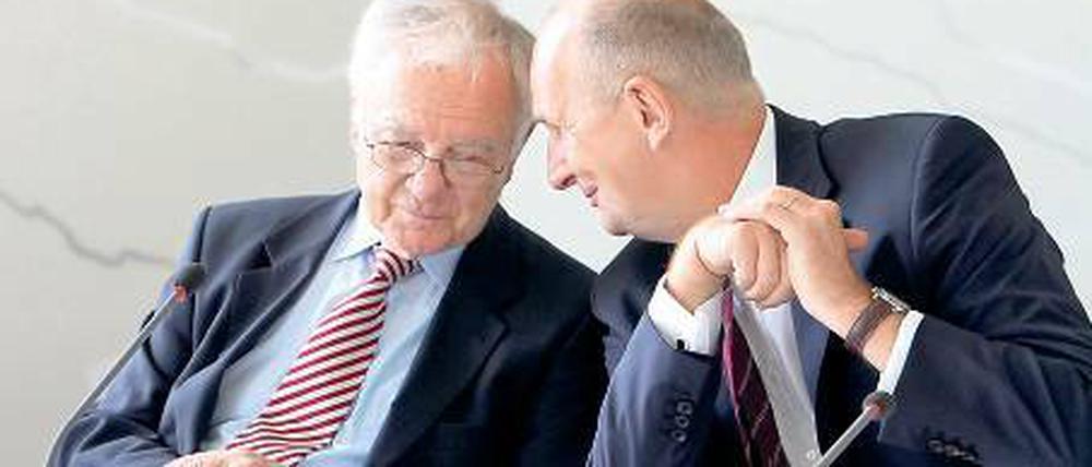 Zufrieden. Regierungschef Woidke (r.) und Ex- Ministerpräsident Stolpe.