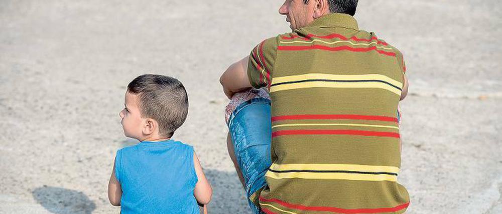 Auch Brandenburg stellt sich auf deutlich mehr Flüchtlinge ein als bisher prognostiziert. Ministerpräsident Woidke (SPD)verlangt mehr Unterstützung von Bund.