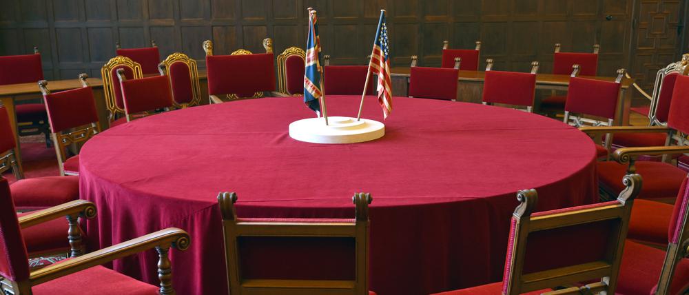Ort der Entscheidung: Der Tagungstisch im Potsdamer Schloss Cecilienhof.