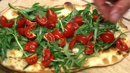 Auf den Flammkuchen darf das rauf, was schmeckt. Es muss auch nicht perfekt aussehen.