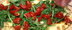 Auf den Flammkuchen darf das rauf, was schmeckt. Es muss auch nicht perfekt aussehen.