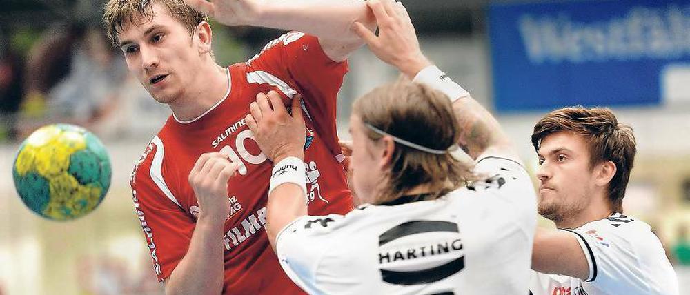 Kaum ein Durchkommen. Der in Rot gekleideten Potsdamer Mannschaft um Kapitän Jan Piske wurden gegen Minden deutlich die Grenzen aufgezeigt.