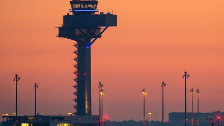 Eine Initiative will den Flugverkehr in Schönefeld zukünftig begrenzen.