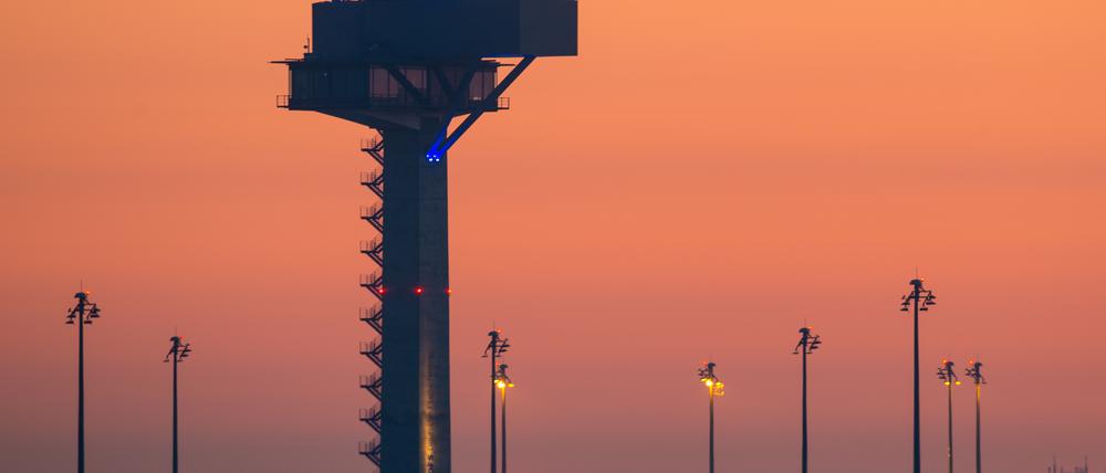 Eine Initiative will den Flugverkehr in Schönefeld zukünftig begrenzen.