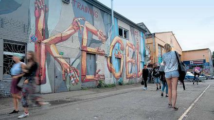 Am Tage cool, nachts heiß. Auf dem RAW-Gelände in Friedrichshain wird tagsüber geskatet und gechillt, nachts wird die schlecht beleuchtete Ausgehzone für Diebe interessant.