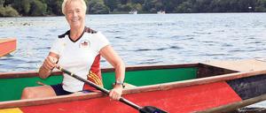 Am Ruder mit 78. Irene Zappe aus Caputh will so langsam mit dem Leistungssport aufhören. Aber natürlich nicht sofort. Diese Woche geht es zur WM nach Kanada.