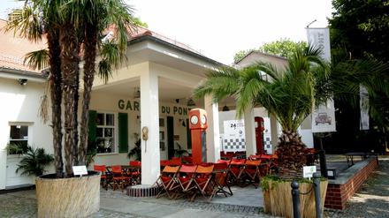 Die Garage du Pont, Baujahr 1937, war einst eine Tankstelle - und heute kocht dort Andreas Responde.