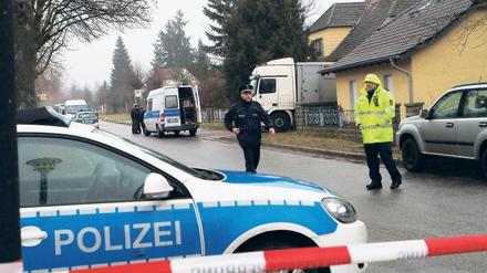 Tatort. Beamte sicherten den Hof nach den Schüssen ab.