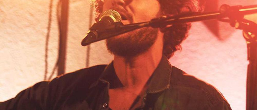 Sang, bis der Schmetterling schreit. Sänger Matteo Capreoli.