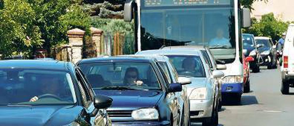 Ausgebremst. Der Citybus steht derzeit in der Potsdamer Straße oft im Stau.